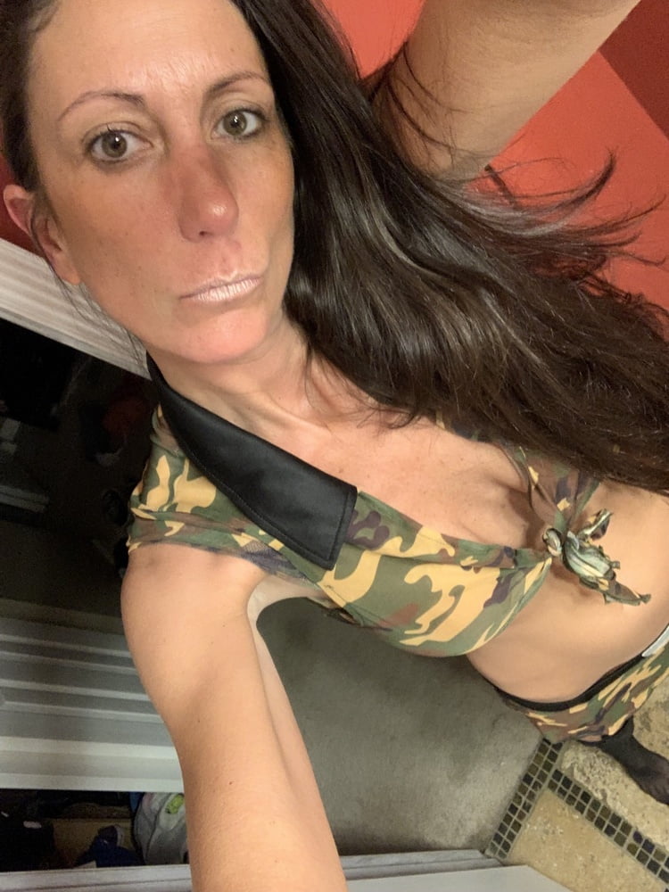 Un perro del diablo siempre ama un camo sexy fucktoy
 #103505118