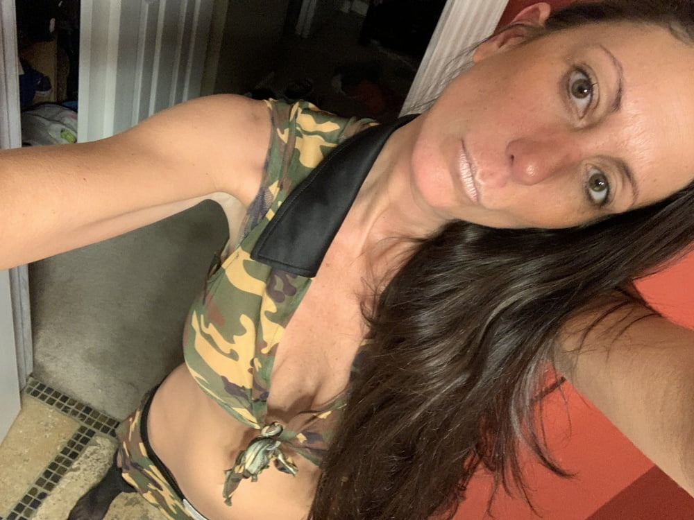 迷彩柄のファッキューが大好きなデビルドッグ。
 #103505133