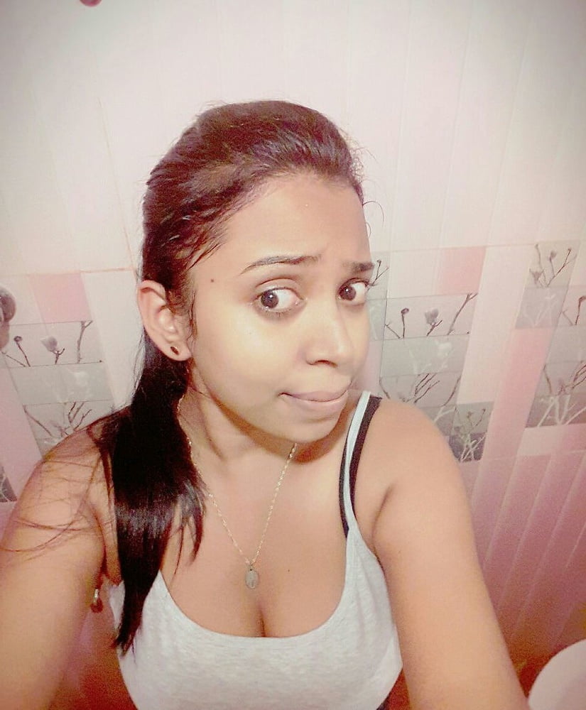 Hot srilankan Mädchen nackt selfies im Bad
 #103270632