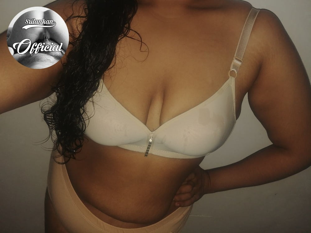 Srilankan Chubby Flashing #106776737