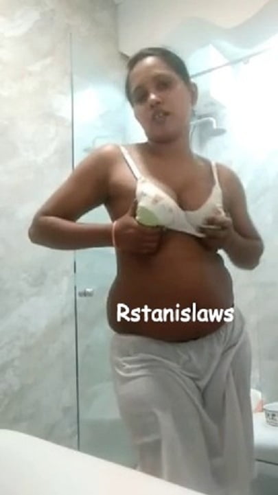 Sri Lankan Aunty Getting Nude at Barth room #79705686
