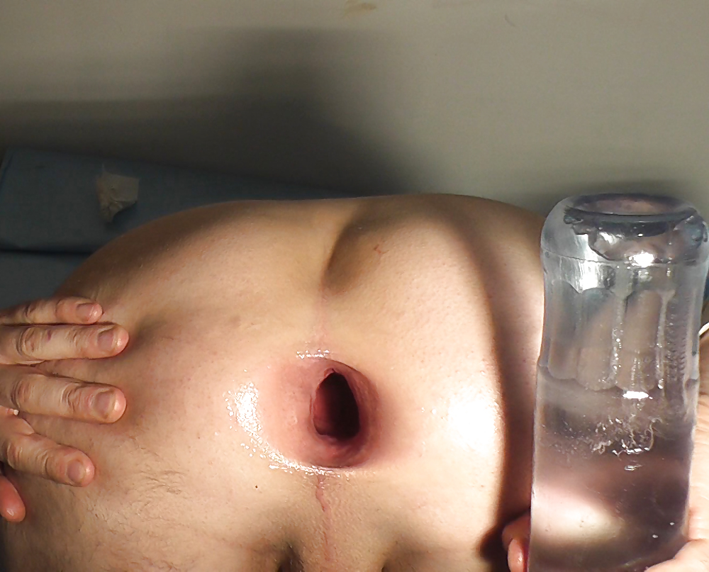2012 01 grande bottiglia nel buco del culo che mostra la grande apertura della bocca
 #106835762