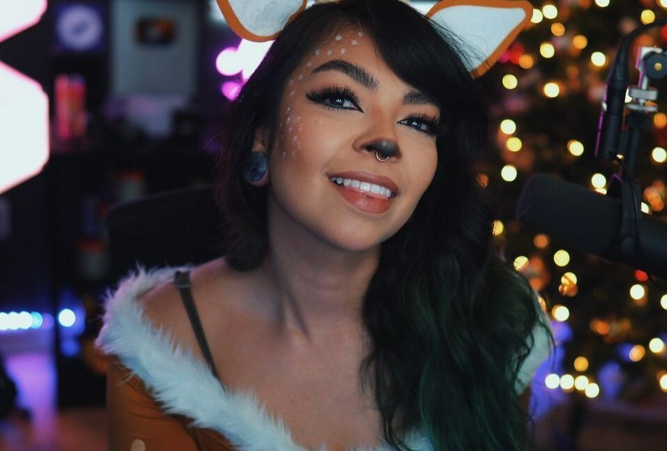 Aileen Senpai desnuda #108105241