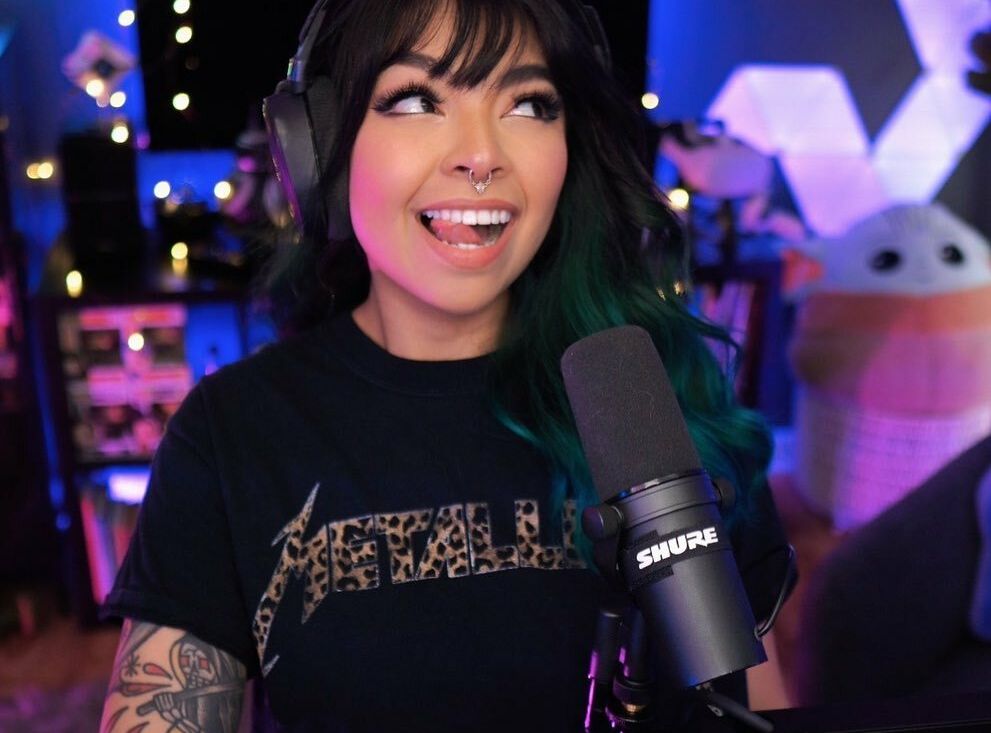 Aileen Senpai desnuda #108105256