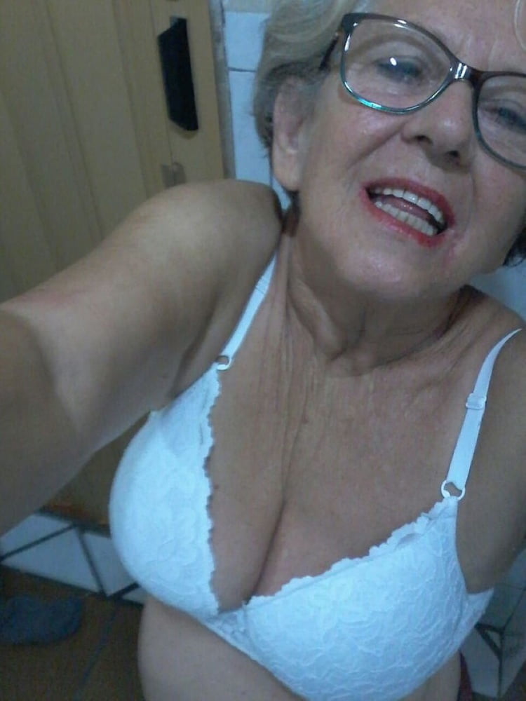 Grand-mère sexy
 #103723179