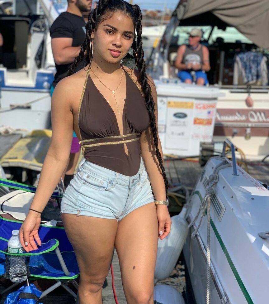 Rosairis desnuda #108266696