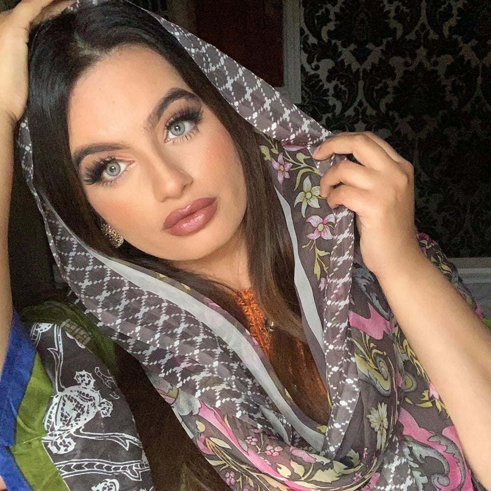 Pakistanische heiße Frauen sexy desi Puppen Fersen
 #81289102