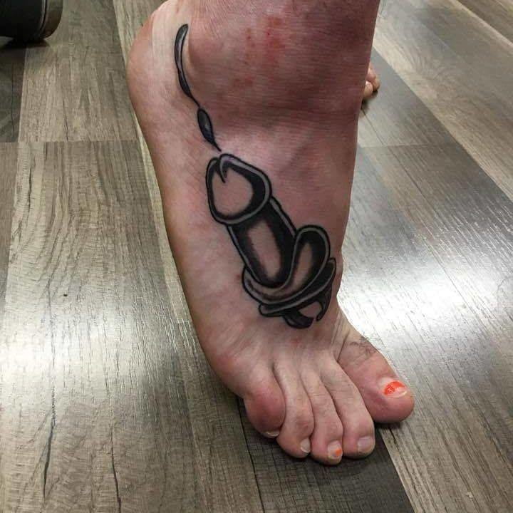 Tatuajes de pollas y coños.
 #90907102