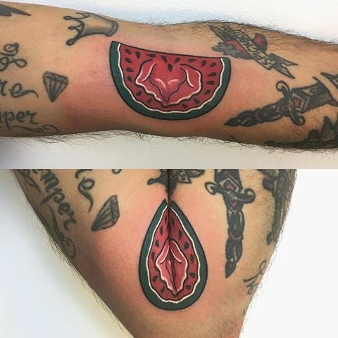 Tatuajes de pollas y coños.
 #90907164