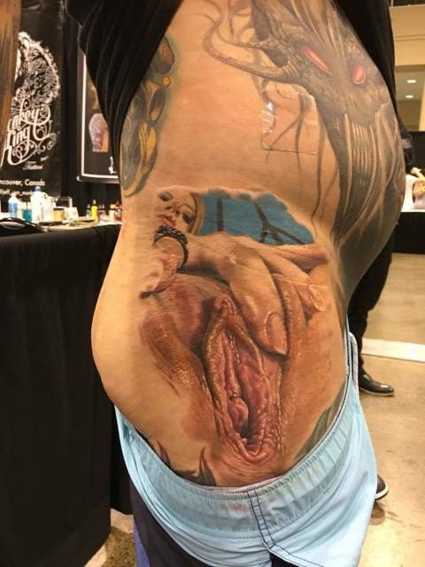 Tatuajes de pollas y coños.
 #90907312