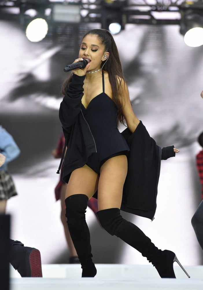 Ariana grande con gli stivali vol 04
 #105294451