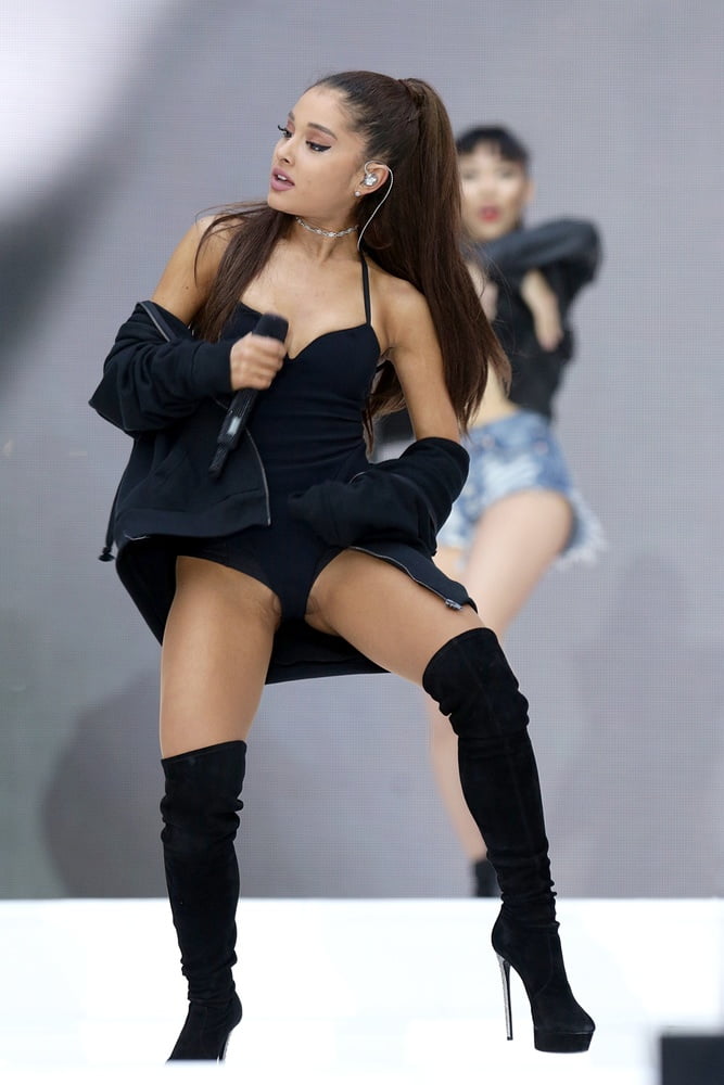 Ariana grande con gli stivali vol 04
 #105294457