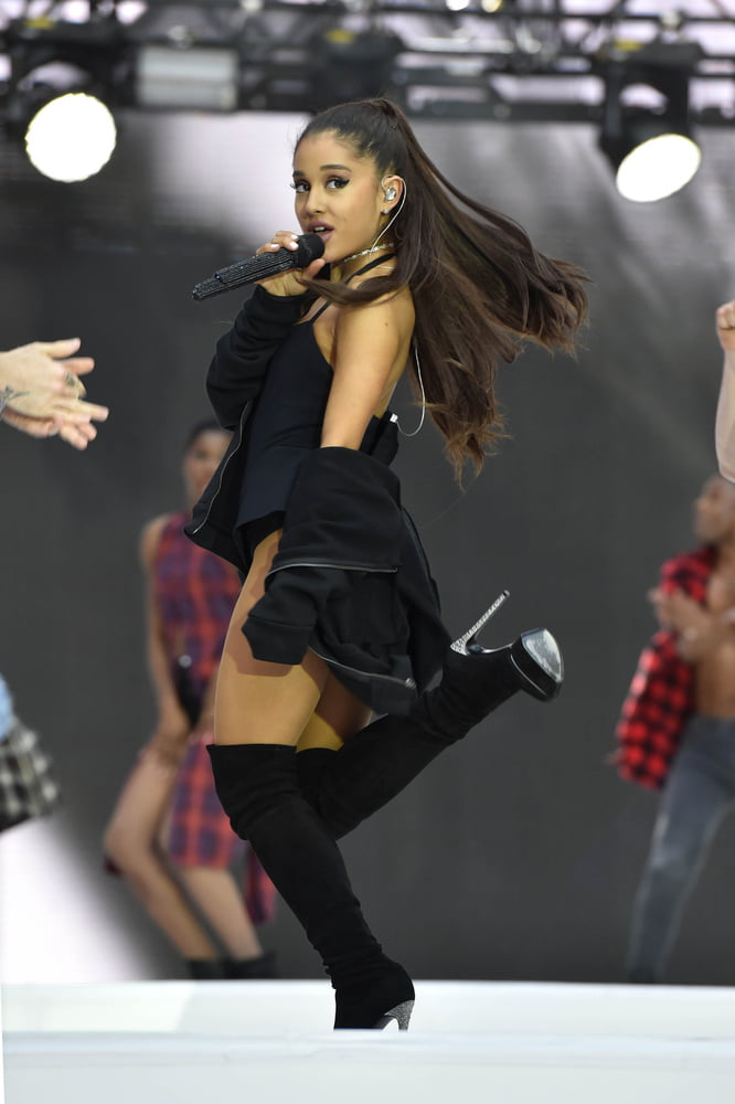Ariana grande con gli stivali vol 04
 #105294468
