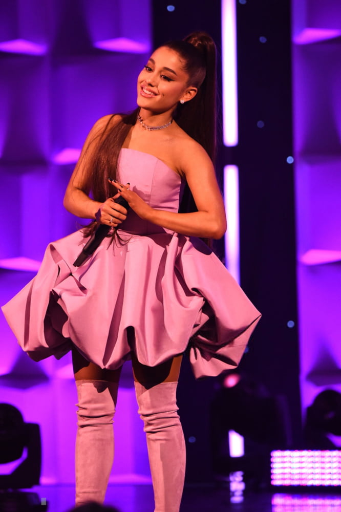Ariana grande con gli stivali vol 04
 #105294491