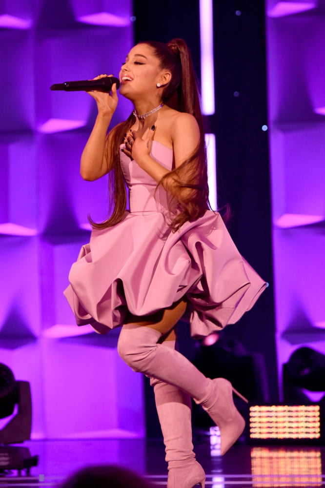 Ariana grande con gli stivali vol 04
 #105294496