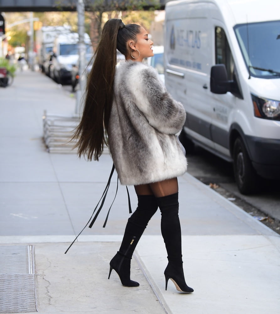 Ariana grande con gli stivali vol 04
 #105294536
