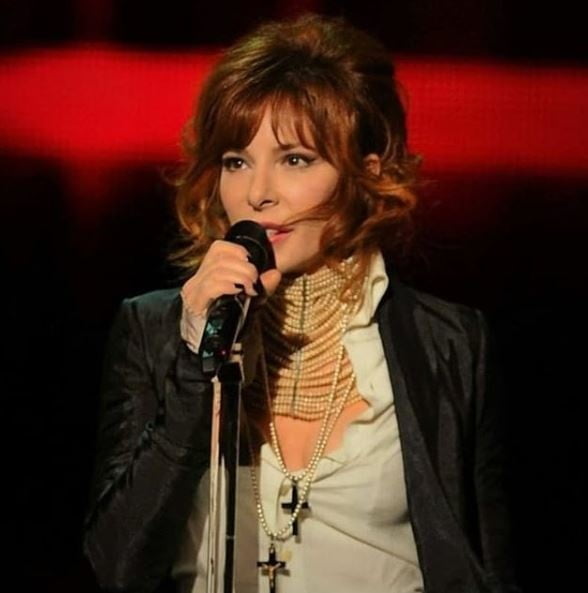 Mylene farmer mezcla de fotos de todo tipo
 #91739224