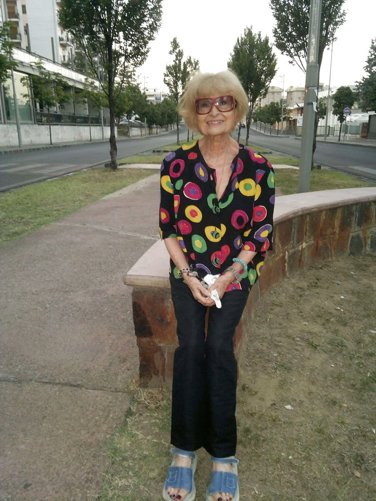 Adorable no desnuda abuelita muy vieja
 #82062003