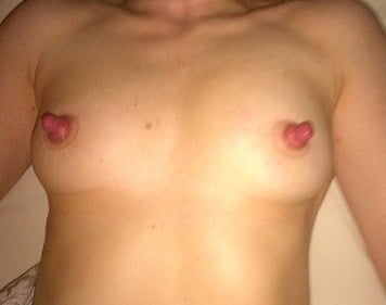 平らな胸のセクシーな女性
 #89791125