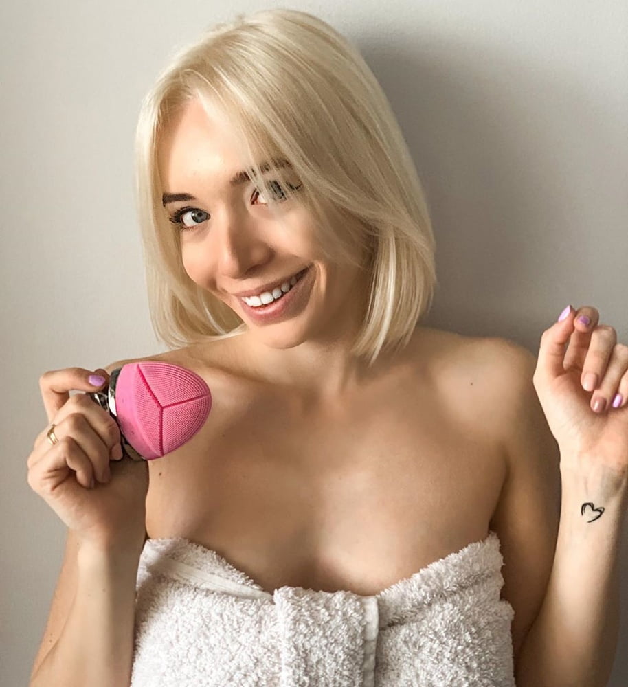 Hot ukrainischen gril, die doppelte anal zeigt ihren Körper mag 1
 #88684614