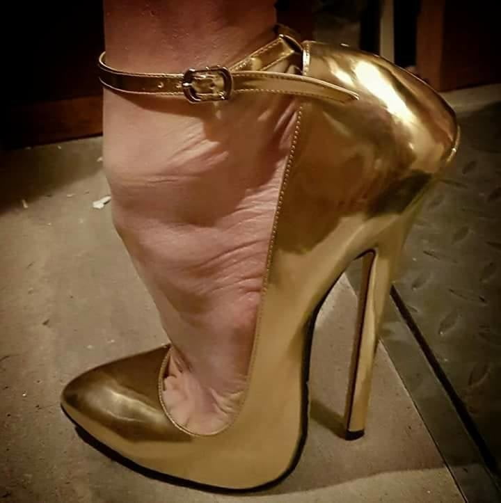 world of heels #81295951