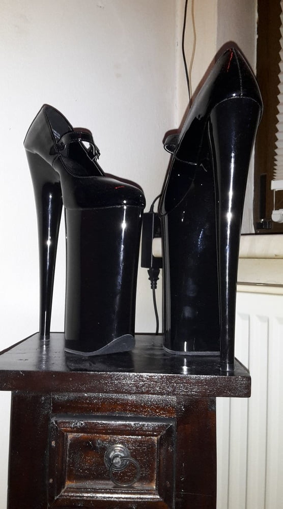 world of heels #81295963