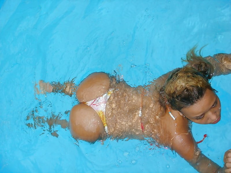 Compilation - brasilianische Mädchen im Pool 01.
 #98325216