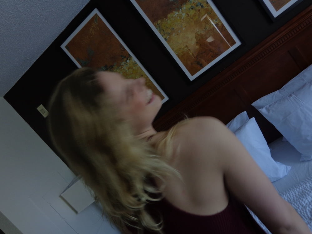 Damn sexy blonde amateur babe
 #104426446