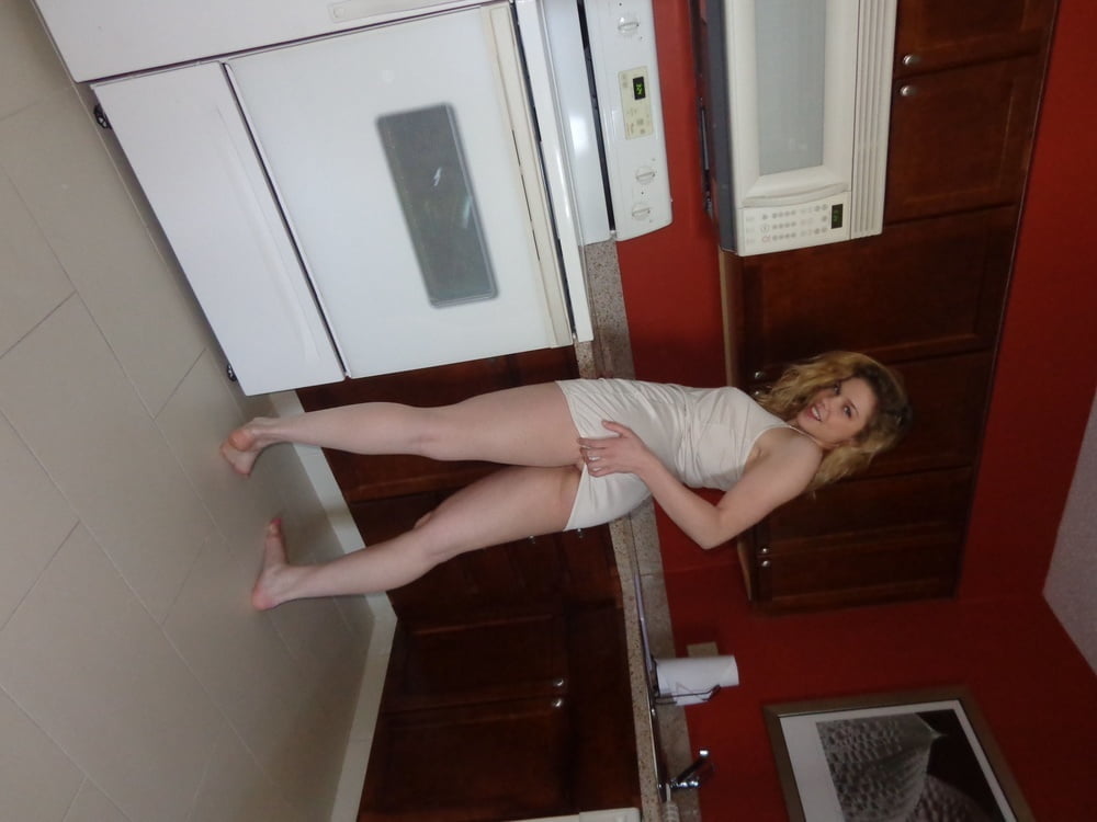 Damn sexy blonde amateur babe
 #104426454