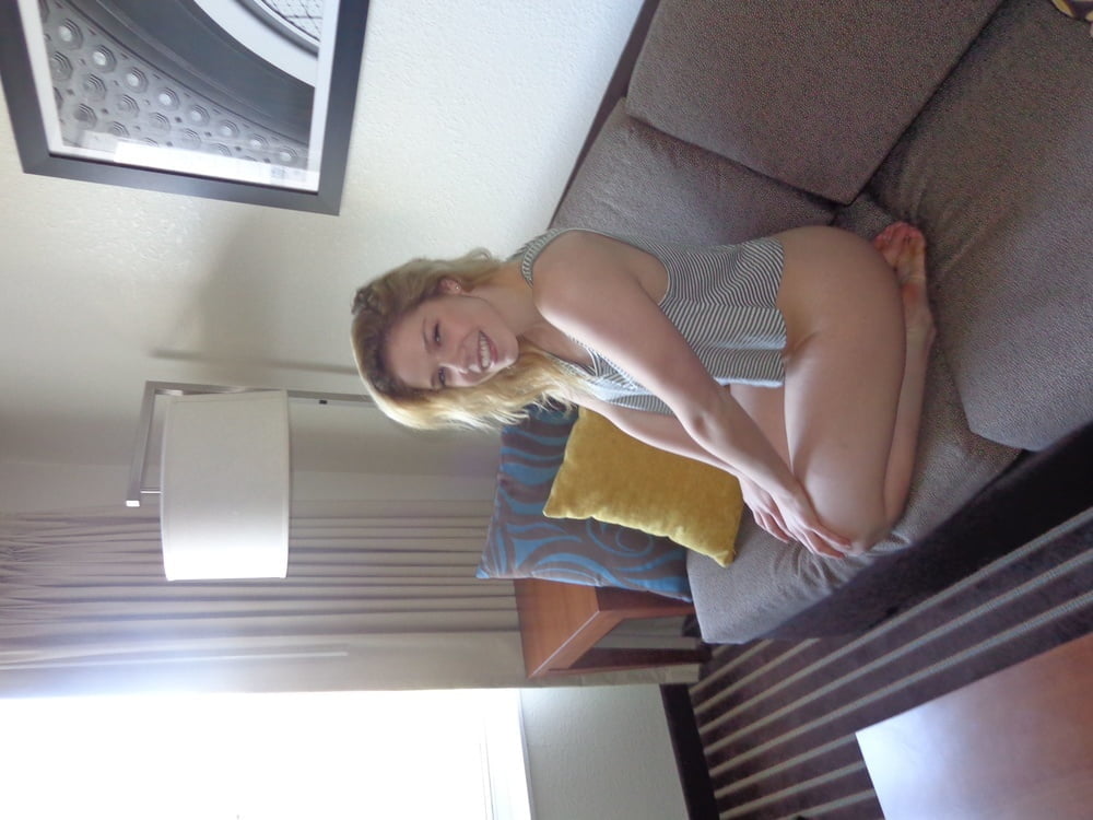 Damn sexy blonde amateur babe
 #104426509