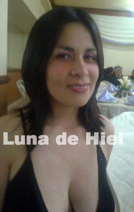 インドの大きなおばさんたちのお尻。
 #95107439