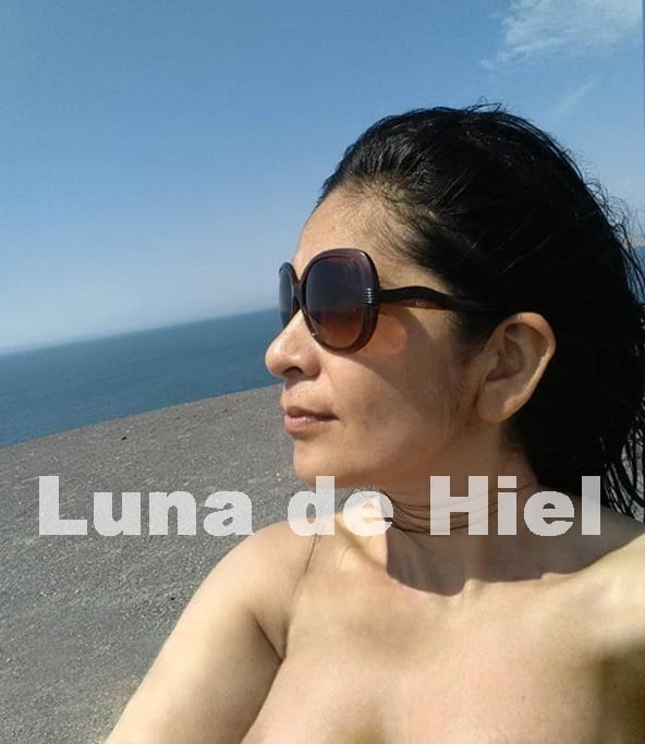 インドの大きなおばさんたちのお尻。
 #95107492