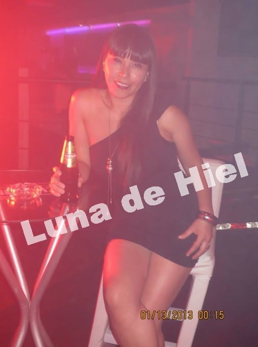 インドの大きなおばさんたちのお尻。
 #95107498