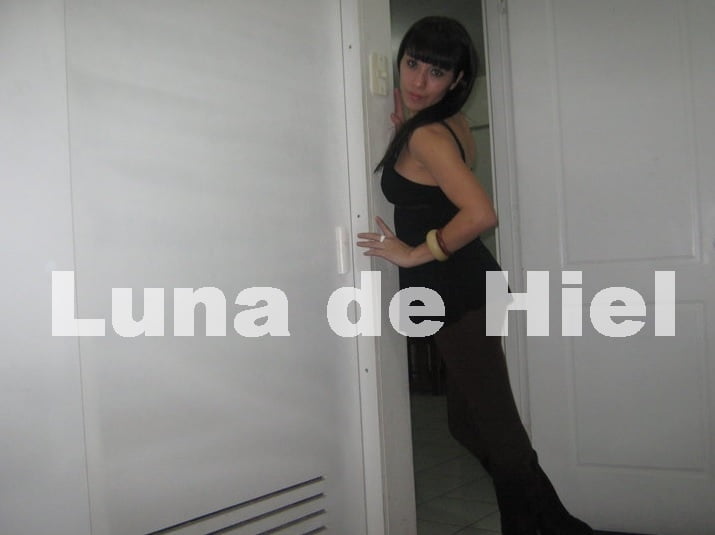 インドの大きなおばさんたちのお尻。
 #95107513