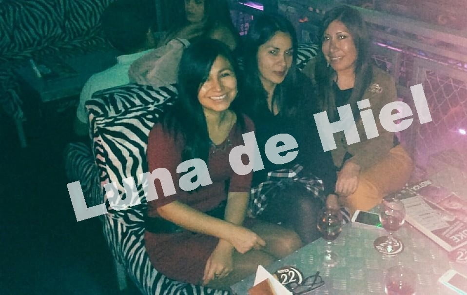 インドの大きなおばさんたちのお尻。
 #95107516