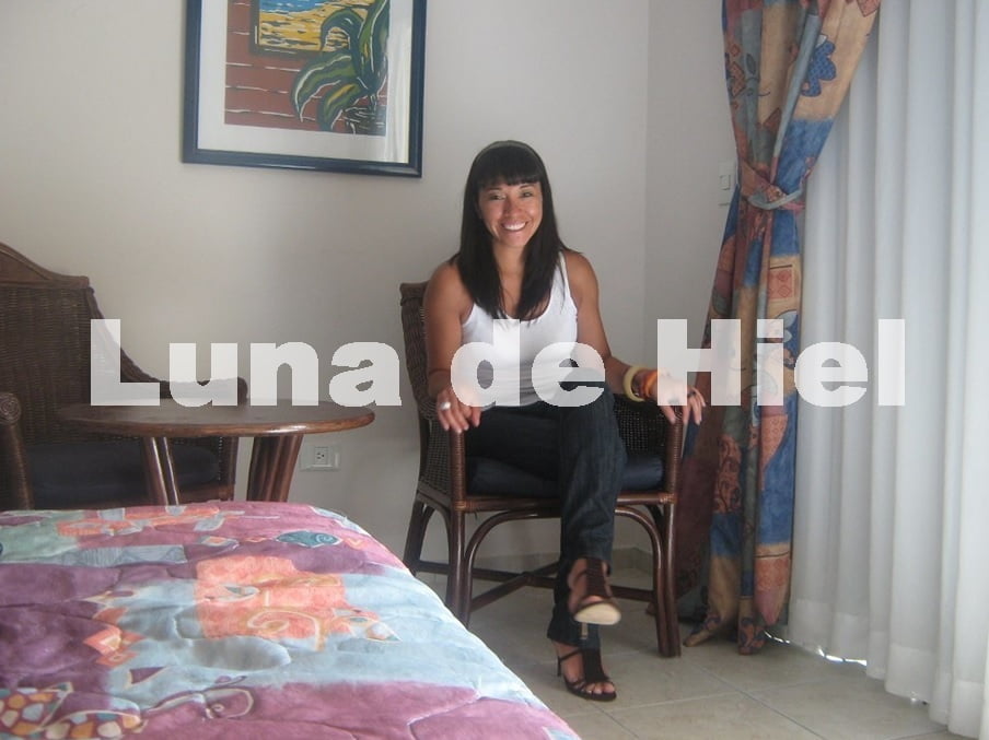 インドの大きなおばさんたちのお尻。
 #95107554