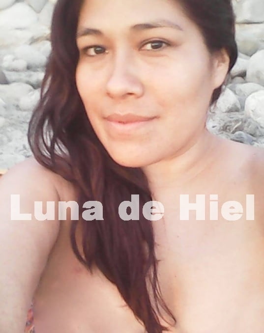 インドの大きなおばさんたちのお尻。
 #95107563