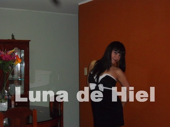 インドの大きなおばさんたちのお尻。
 #95107572