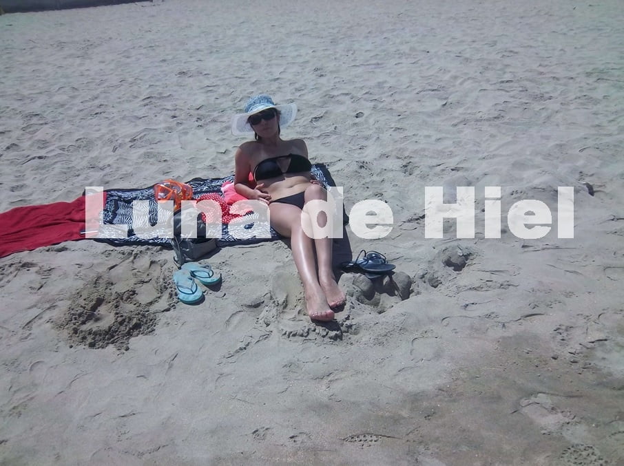 インドの大きなおばさんたちのお尻。
 #95107575