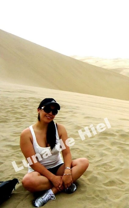 インドの大きなおばさんたちのお尻。
 #95107593