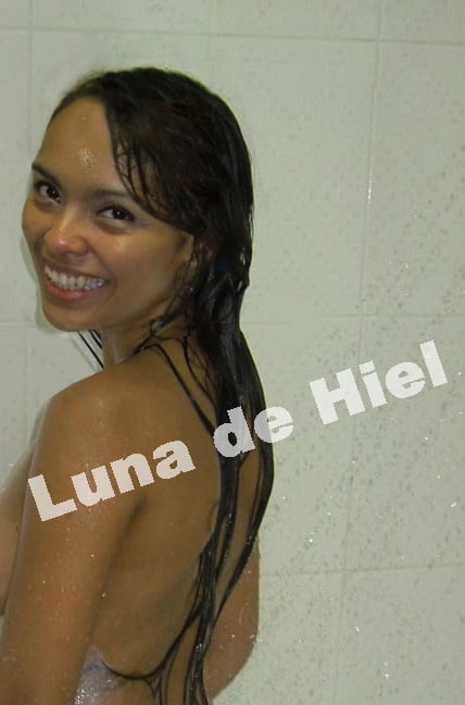 インドの大きなおばさんたちのお尻。
 #95107598