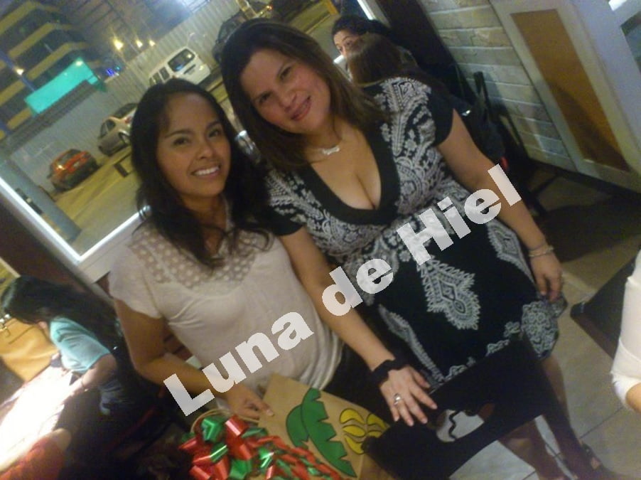 インドの大きなおばさんたちのお尻。
 #95107605