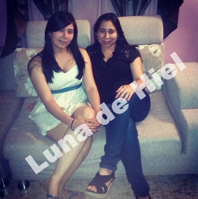 インドの大きなおばさんたちのお尻。
 #95107618