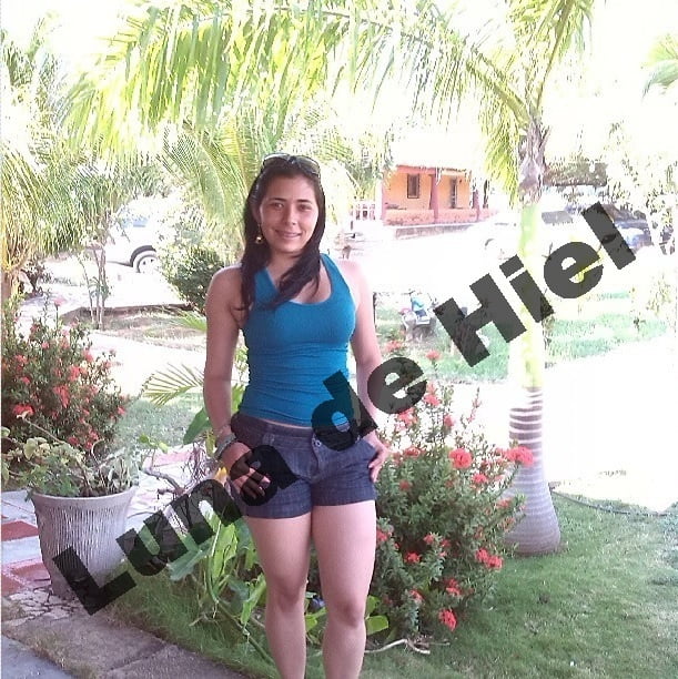 インドの大きなおばさんたちのお尻。
 #95107626