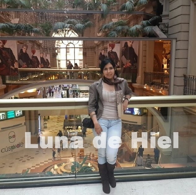 インドの大きなおばさんたちのお尻。
 #95107628