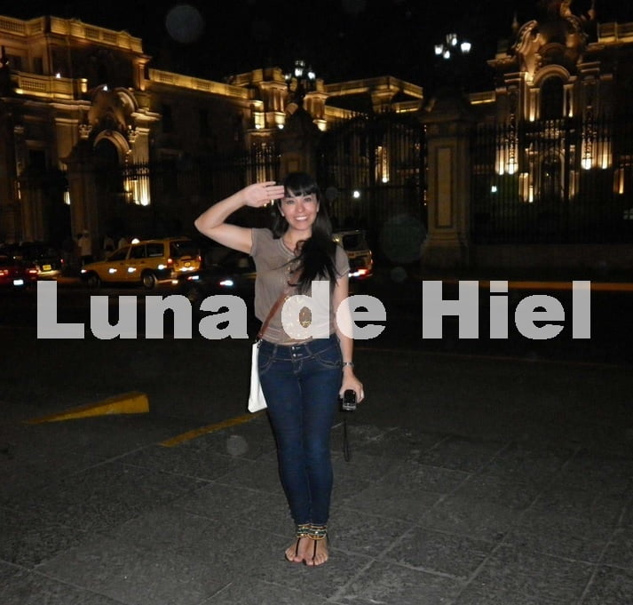 インドの大きなおばさんたちのお尻。
 #95107633