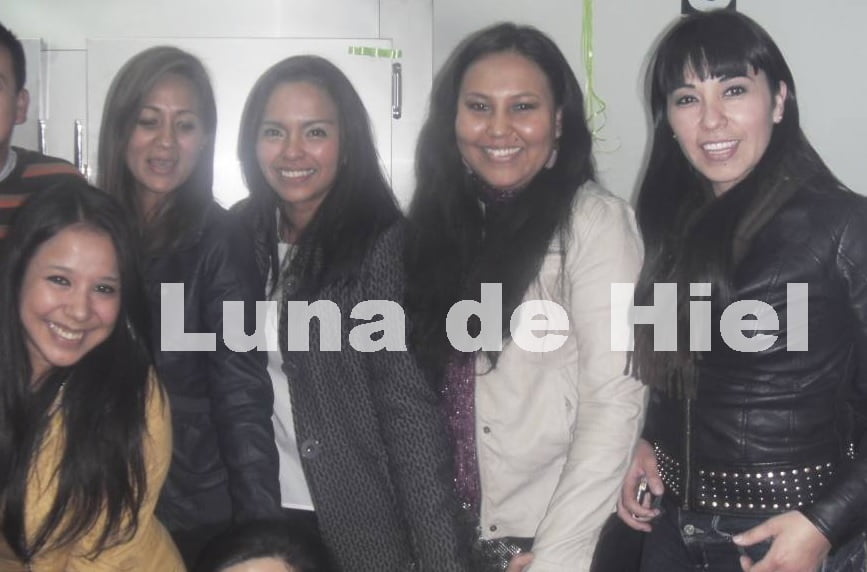 インドの大きなおばさんたちのお尻。
 #95107640