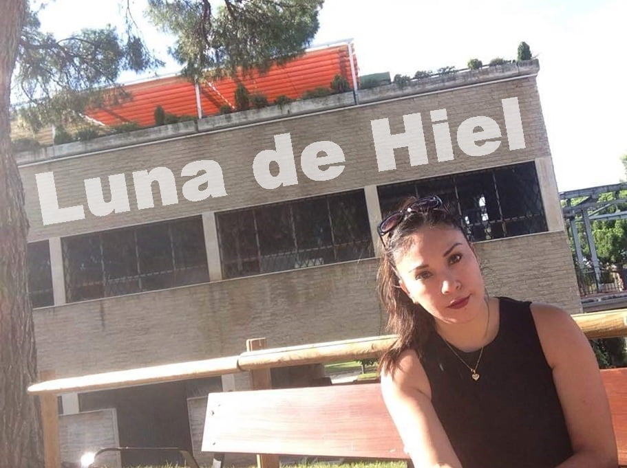 インドの大きなおばさんたちのお尻。
 #95107642