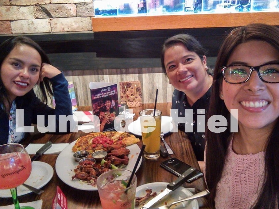 インドの大きなおばさんたちのお尻。
 #95107646