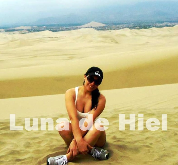 インドの大きなおばさんたちのお尻。
 #95107658